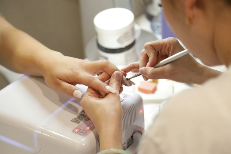 Professional manicure appointment for BIAB refill and maintenance in Leiden